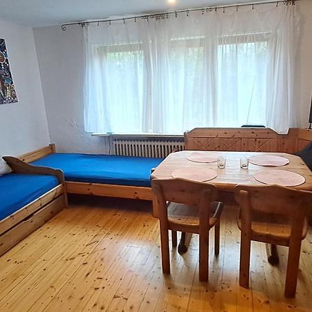 Helle Souterrainwohnung Naehe Flughafen, Landshut Und Muenchen 1 Bis 5 Personen Bruckberg Exterior photo