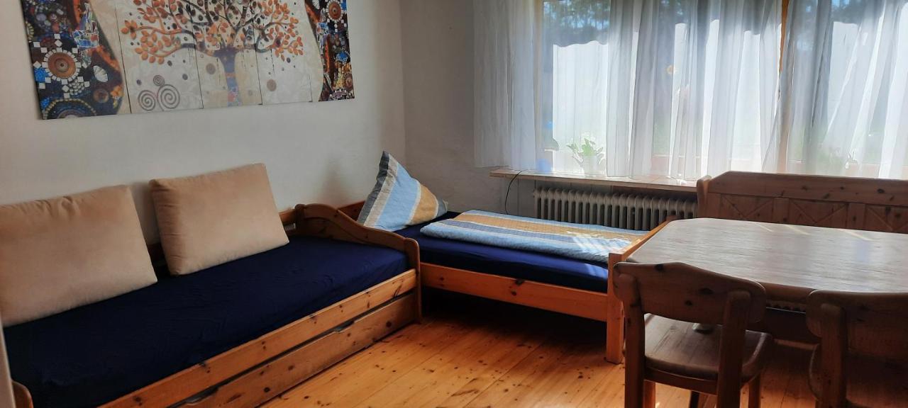 Helle Souterrainwohnung Naehe Flughafen, Landshut Und Muenchen 1 Bis 5 Personen Bruckberg Exterior photo