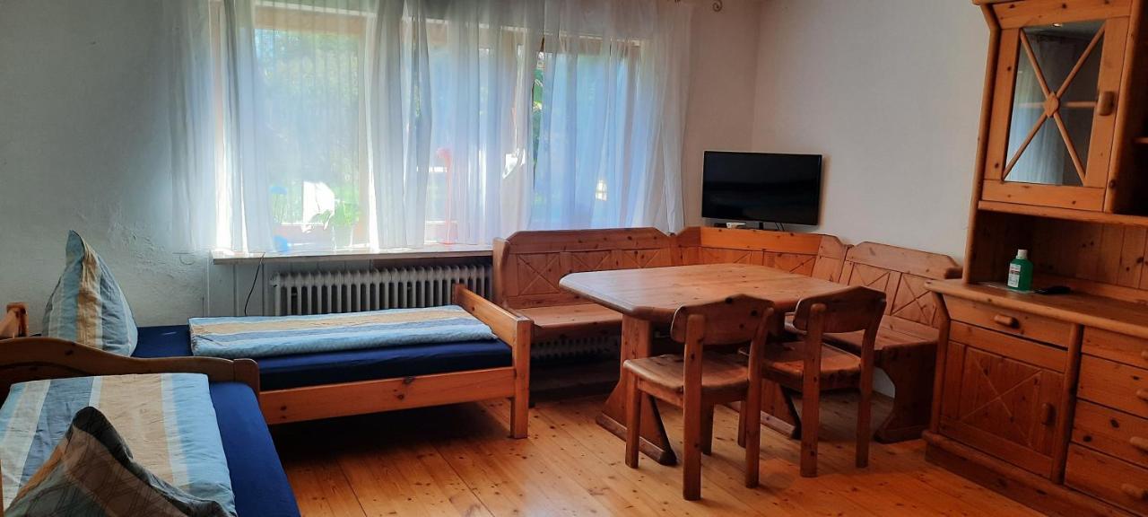 Helle Souterrainwohnung Naehe Flughafen, Landshut Und Muenchen 1 Bis 5 Personen Bruckberg Exterior photo